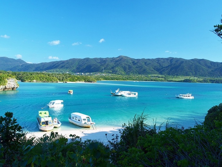 一度は見たい絶景の川平湾へ